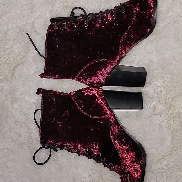 Report Alex Velvet Booties - Picture 5 of 9